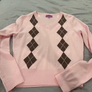 Edikted Pink V-Neck Sweater with Brown Argyle Design